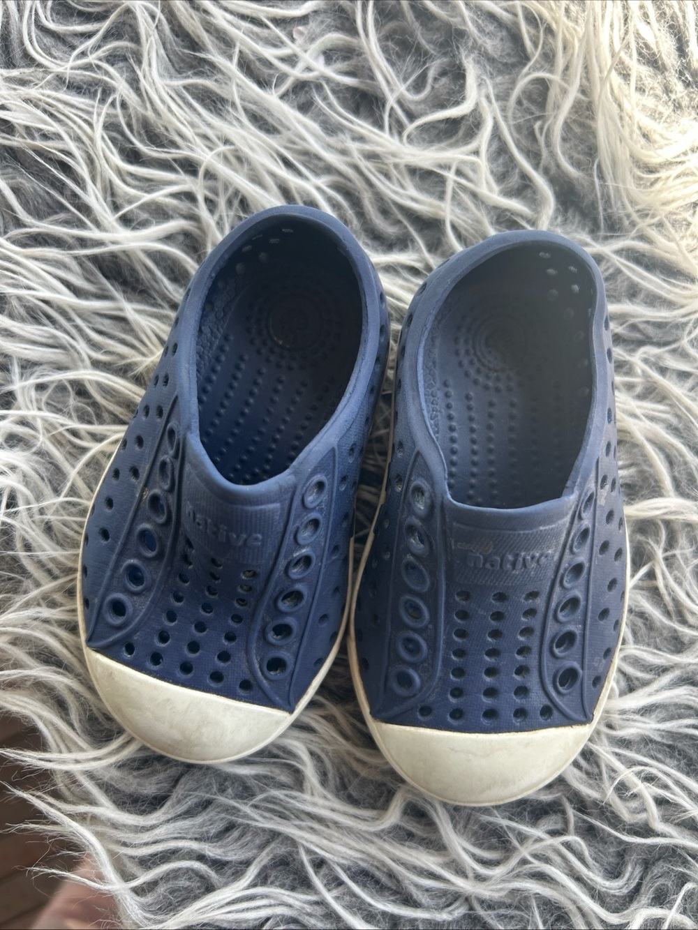 Native Jefferson Boys Navy Blue. Shoes Size 4 Slip -on waterproof Toddler.
